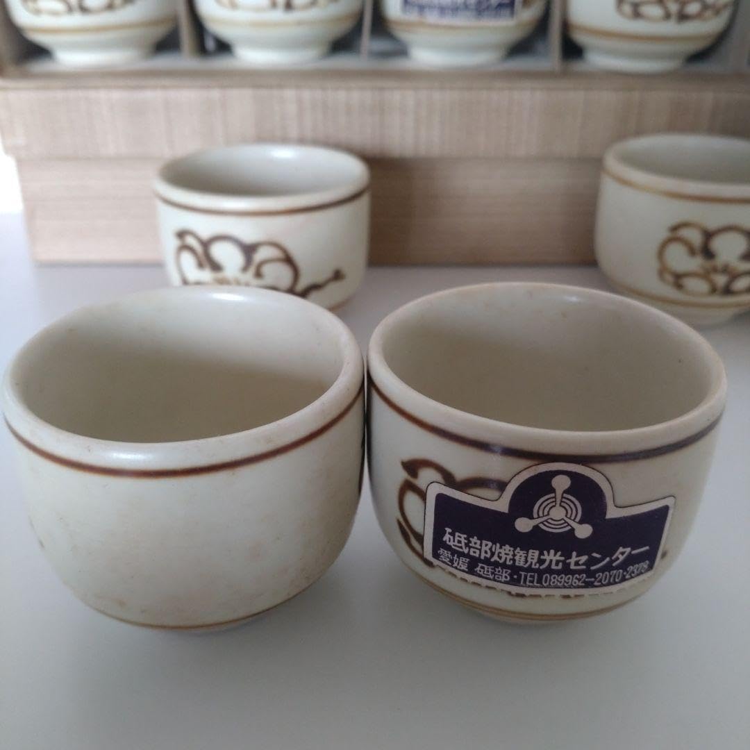 遺品整理◼️蔵から可愛らしい織部焼？と思われるお猪口、ぐい呑みが出てきました。 遺品整理◼️蔵から可愛らしい織部焼？と思われるお猪口、ぐい呑